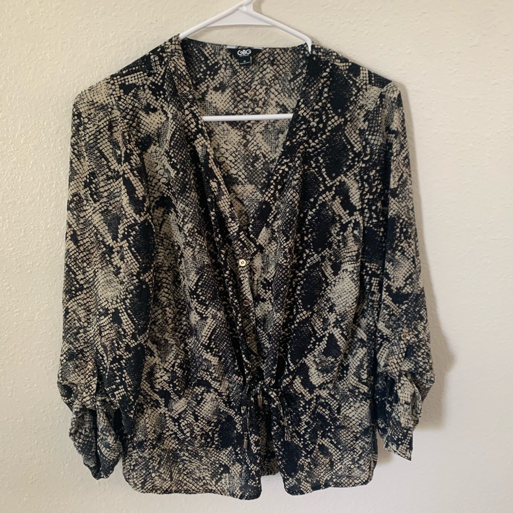 SOLD 🌿 Snake Print Drawstring Shirt - Picture 4 of 6